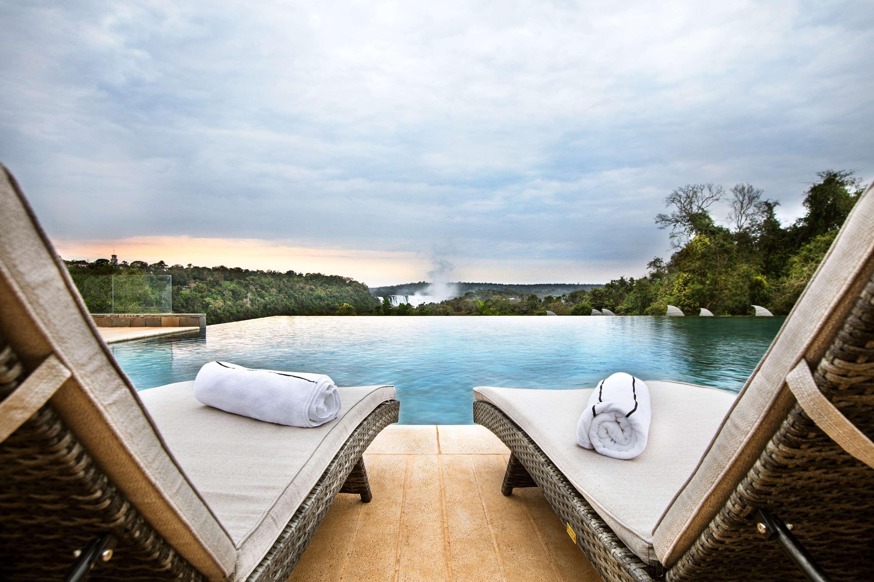 Hotel Gran Melia Iguazu à Puerto Iguazú Extérieur photo Infinity pool at the Falls Lodge